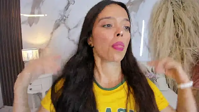 hannahill69 online show from 06-13-26, 07:45