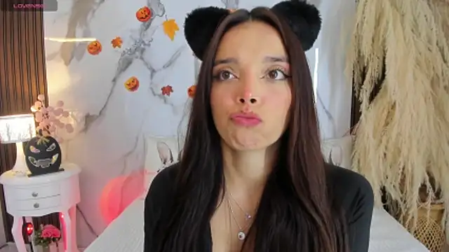 Snapshot of hannahill69 chatting on 10-28-25, 05:29 hannahill69 online show from 10-28-25, 05:29