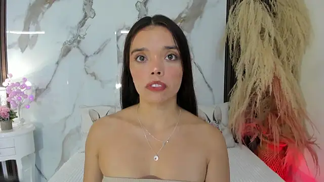 Snapshot of hannahill69 chatting on 11-12-25, 05:00 hannahill69 online show from 11-12-25, 05:00