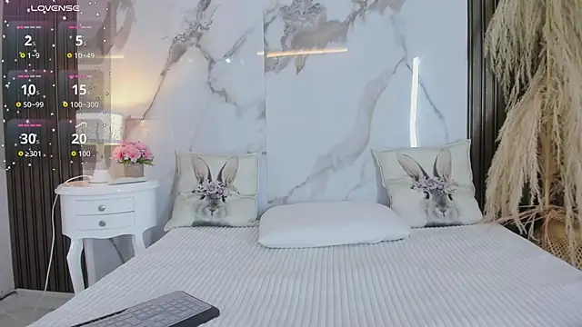 Snapshot of hannahill69 chatting on 01-14-26, 04:05 hannahill69 online show from 01-14-26, 04:05