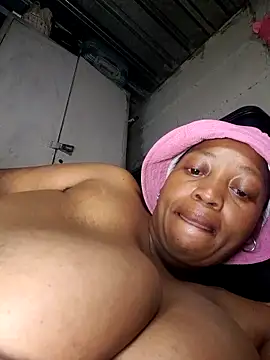 Snapshot of winterqueenx chatting on 12-20-25, 10:56 winterqueenx online show from 12-20-25, 10:56