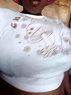 Snapshot of winterqueenx chatting on 11-18-25, 01:58 winterqueenx online show from 11-18-25, 01:58