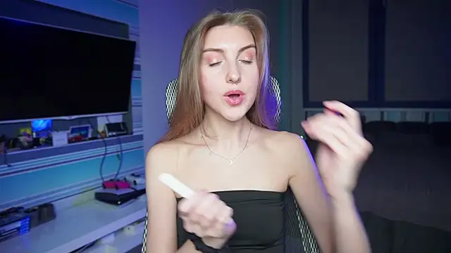 Snapshot of CassiaBlade1 chatting on 10-06-25, 04:30 CassiaBlade1 online show from 10-06-25, 04:30