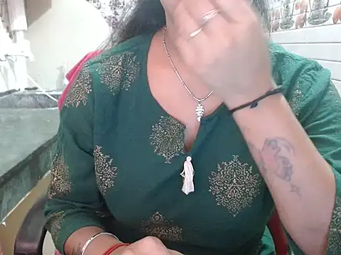 LovingPihu online show from 04-06-26, 05:08