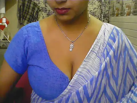 Snapshot of LovingPihu chatting on 05-27-26, 06:10 LovingPihu online show from 05-27-26, 06:10