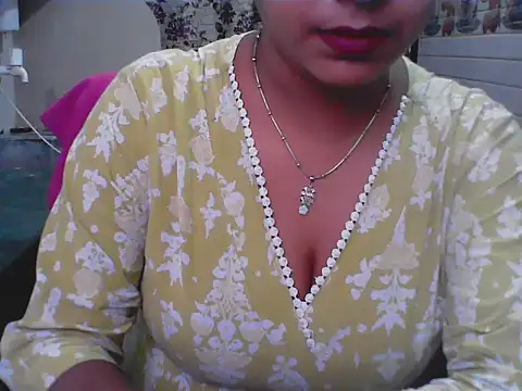Snapshot of LovingPihu chatting on 06-05-26, 06:18 LovingPihu online show from 06-05-26, 06:18