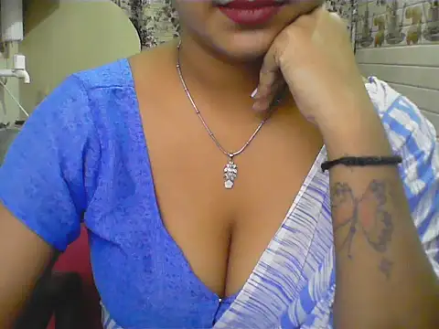 Snapshot of LovingPihu chatting on 06-11-26, 05:26 LovingPihu online show from 06-11-26, 05:26