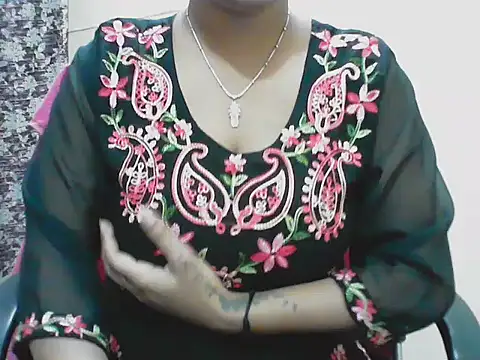 Snapshot of LovingPihu chatting on 05-11-26, 05:31 LovingPihu online show from 05-11-26, 05:31