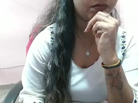 LovingPihu online show from 03-04-25, 11:51