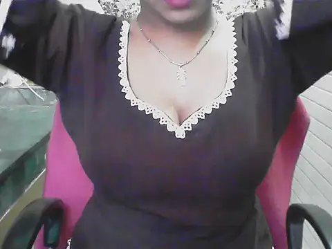 Snapshot of LovingPihu chatting on 05-28-26, 06:43 LovingPihu online show from 05-28-26, 06:43