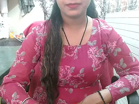 LovingPihu online show from 10-31-25, 05:15