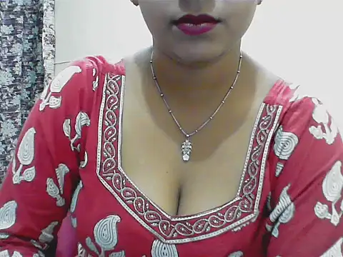 Snapshot of LovingPihu chatting on 05-03-26, 05:34 LovingPihu online show from 05-03-26, 05:34