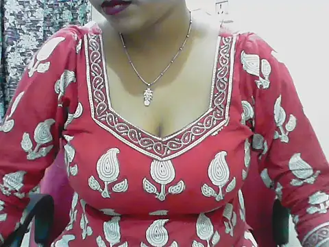 Snapshot of LovingPihu chatting on 05-21-26, 06:00 LovingPihu online show from 05-21-26, 06:00