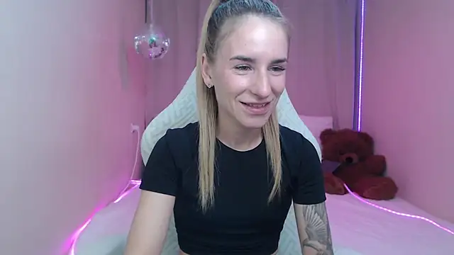 Snapshot of DeboraHorny chatting on 05-17-26, 06:13 DeboraHorny online show from 05-17-26, 06:13