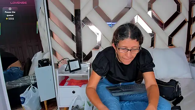 Keyla Milf online show from 12-19-25, 03:10