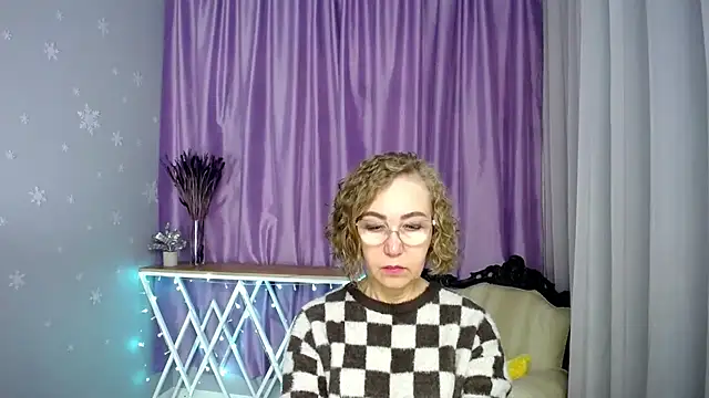 Snapshot of queen_a_n_i chatting on 05-31-26, 08:09 queen a n i online show from 05-31-26, 08:09