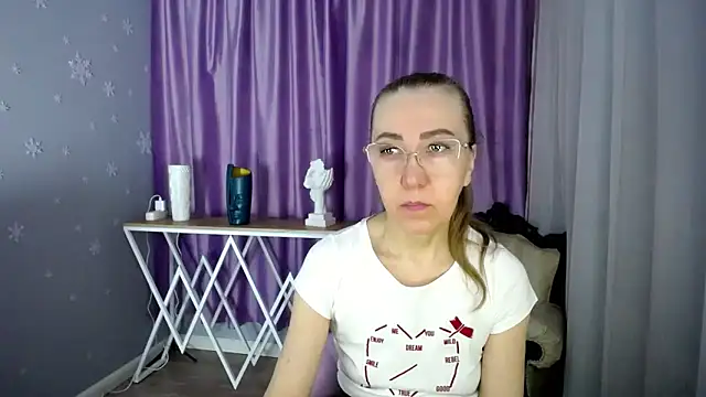 Snapshot of queen_a_n_i chatting on 03-14-25, 06:42 queen a n i online show from 03-14-25, 06:42