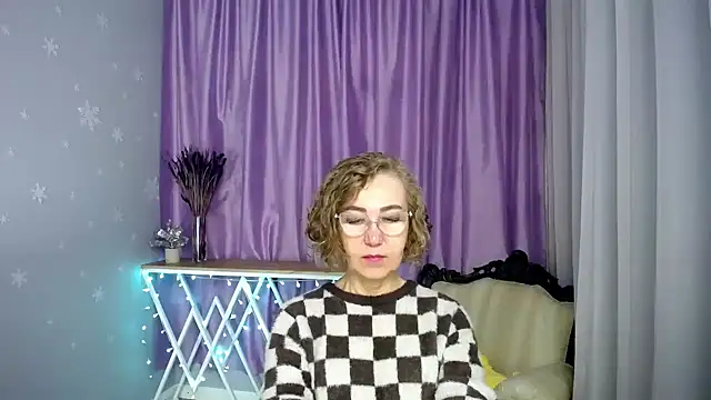 Snapshot of queen_a_n_i chatting on 06-01-26, 08:25 queen a n i online show from 06-01-26, 08:25