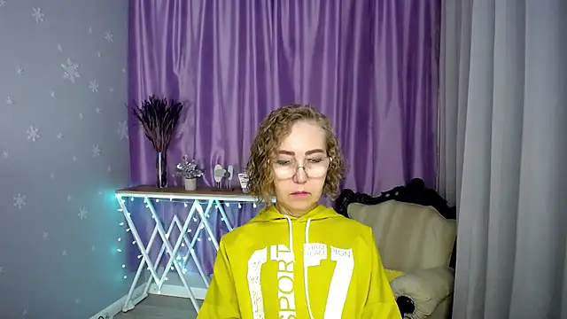 Snapshot of queen_a_n_i chatting on 07-14-26, 12:22 queen a n i online show from 07-14-26, 12:22