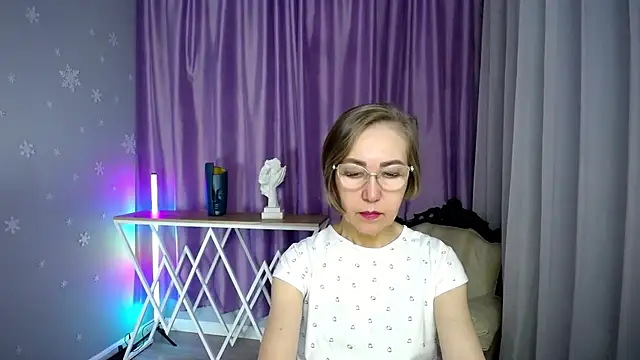 queen a n i online show from 11-13-25, 09:02