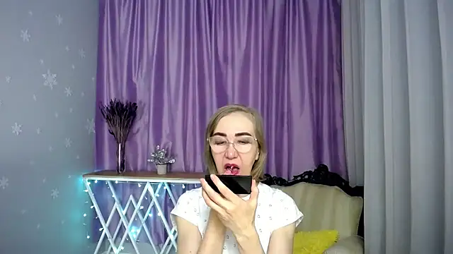 Snapshot of queen_a_n_i chatting on 04-23-26, 09:49 queen a n i online show from 04-23-26, 09:49