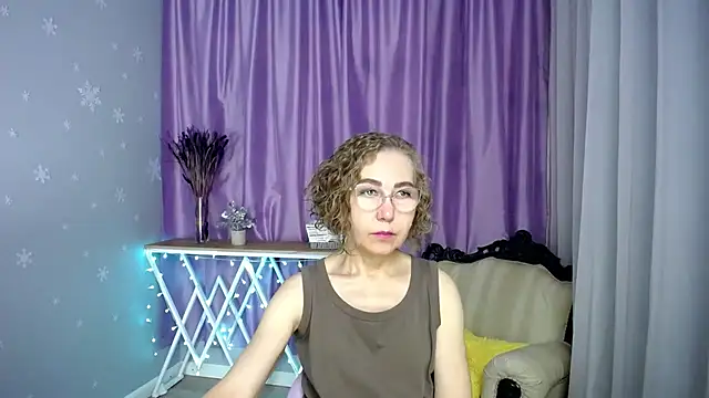 Snapshot of queen_a_n_i chatting on 07-03-26, 07:26 queen a n i online show from 07-03-26, 07:26