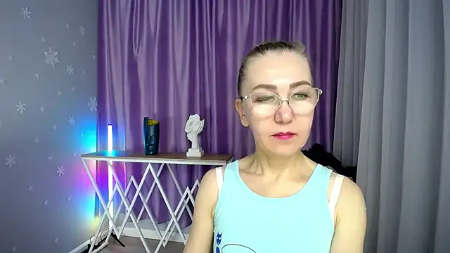 Snapshot of queen_a_n_i chatting on 09-15-25, 10:05 queen a n i online show from 09-15-25, 10:05