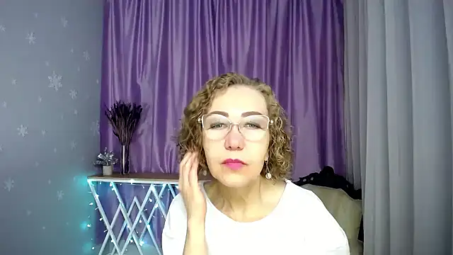 Snapshot of queen_a_n_i chatting on 06-14-26, 04:35 queen a n i online show from 06-14-26, 04:35