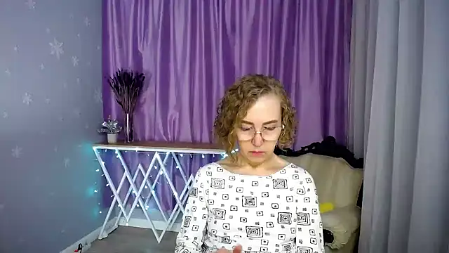 Snapshot of queen_a_n_i chatting on 06-07-26, 10:20 queen a n i online show from 06-07-26, 10:20