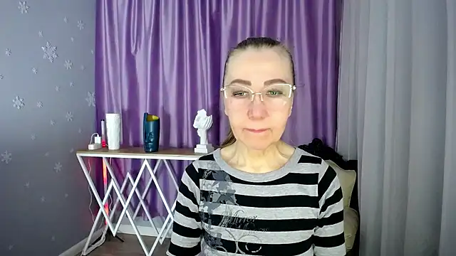 Snapshot of queen_a_n_i chatting on 03-08-25, 08:55 queen a n i online show from 03-08-25, 08:55