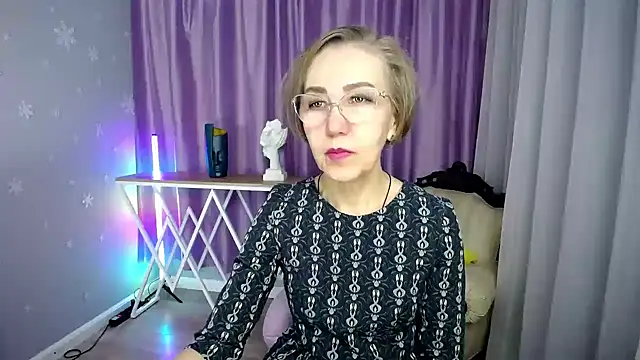 Snapshot of queen_a_n_i chatting on 10-06-25, 09:21 queen a n i online show from 10-06-25, 09:21