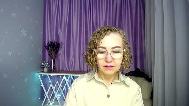 Snapshot of queen_a_n_i chatting on 06-15-26, 04:56 queen a n i online show from 06-15-26, 04:56