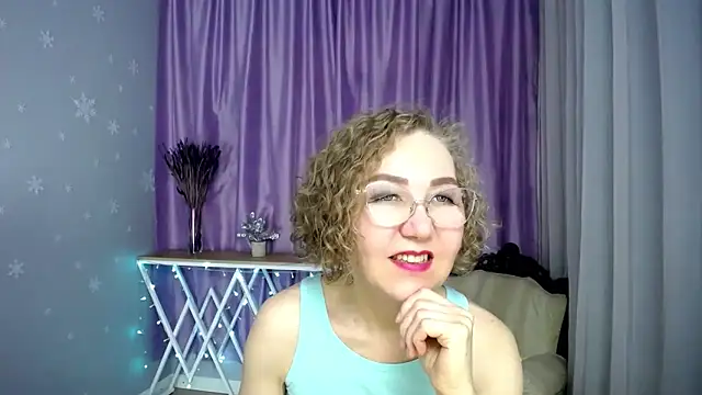 Snapshot of queen_a_n_i chatting on 05-11-26, 02:45 queen a n i online show from 05-11-26, 02:45