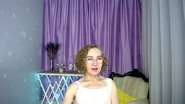 Snapshot of queen_a_n_i chatting on 07-25-26, 07:38 queen a n i online show from 07-25-26, 07:38