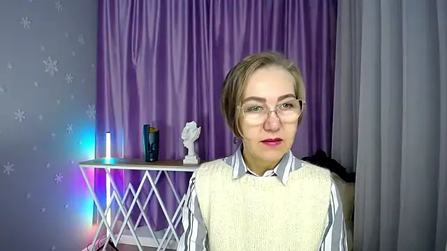 Snapshot of queen_a_n_i chatting on 10-10-25, 06:47 queen a n i online show from 10-10-25, 06:47
