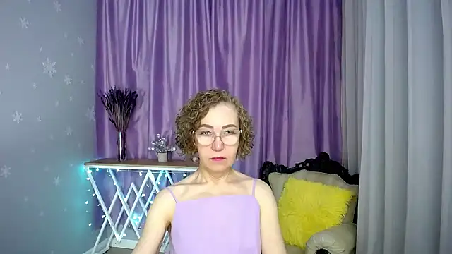 Snapshot of queen_a_n_i chatting on 05-17-26, 09:42 queen a n i online show from 05-17-26, 09:42