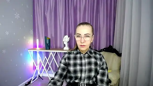 Snapshot of queen_a_n_i chatting on 09-27-25, 11:27 queen a n i online show from 09-27-25, 11:27