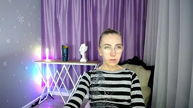 Snapshot of queen_a_n_i chatting on 09-10-25, 09:08 queen a n i online show from 09-10-25, 09:08