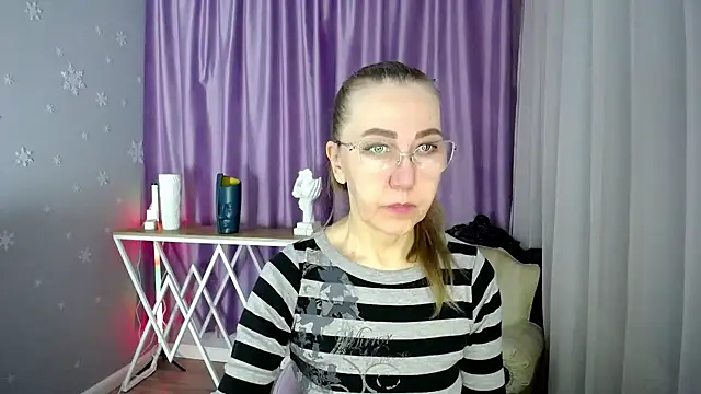 Snapshot of queen_a_n_i chatting on 03-06-25, 08:19 queen a n i online show from 03-06-25, 08:19