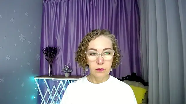 Snapshot of queen_a_n_i chatting on 05-24-26, 07:30 queen a n i online show from 05-24-26, 07:30