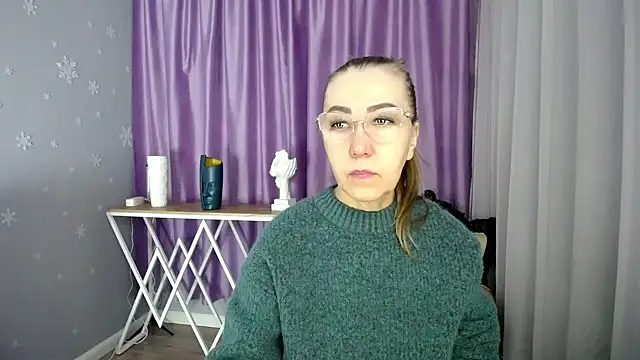 Snapshot of queen_a_n_i chatting on 03-19-25, 08:34 queen a n i online show from 03-19-25, 08:34