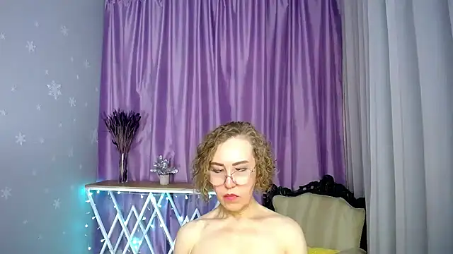 Snapshot of queen_a_n_i chatting on 05-11-26, 04:04 queen a n i online show from 05-11-26, 04:04