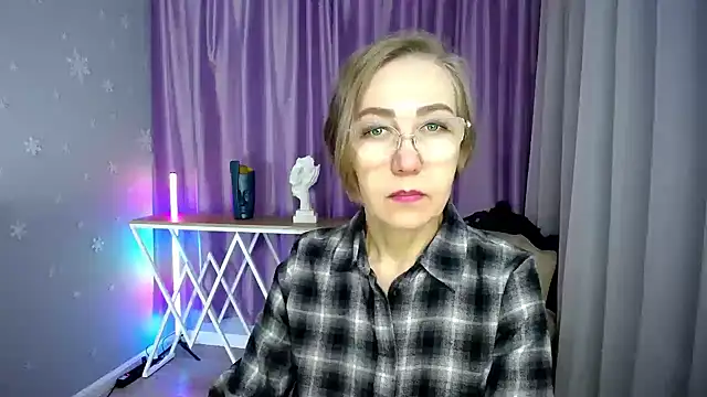 queen a n i online show from 10-23-25, 09:52