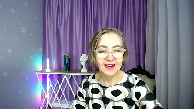 queen a n i online show from 11-15-25, 11:47