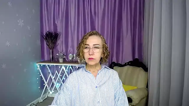 Snapshot of queen_a_n_i chatting on 07-22-26, 06:15 queen a n i online show from 07-22-26, 06:15