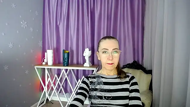 Snapshot of queen_a_n_i chatting on 02-23-25, 05:45 queen a n i online show from 02-23-25, 05:45