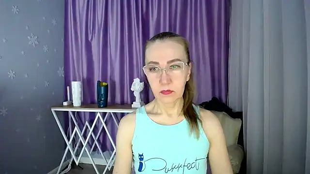 Snapshot of queen_a_n_i chatting on 02-26-25, 12:27 queen a n i online show from 02-26-25, 12:27