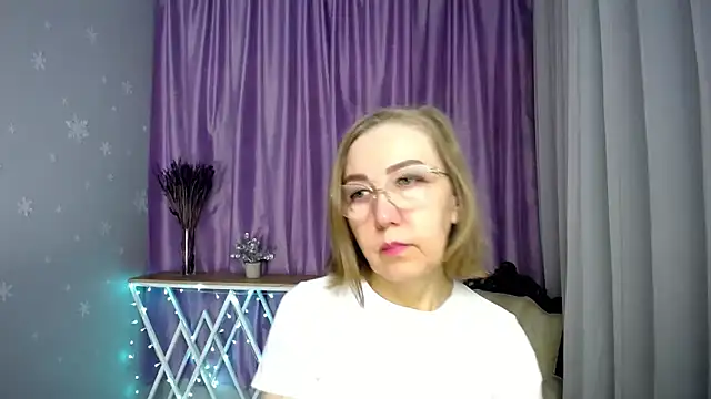 Snapshot of queen_a_n_i chatting on 05-08-26, 07:12 queen a n i online show from 05-08-26, 07:12
