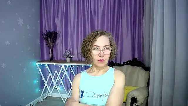 Snapshot of queen_a_n_i chatting on 05-11-26, 09:10 queen a n i online show from 05-11-26, 09:10