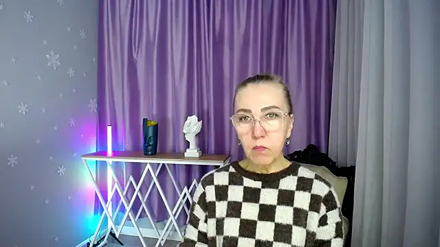 Snapshot of queen_a_n_i chatting on 09-14-25, 11:21 queen a n i online show from 09-14-25, 11:21